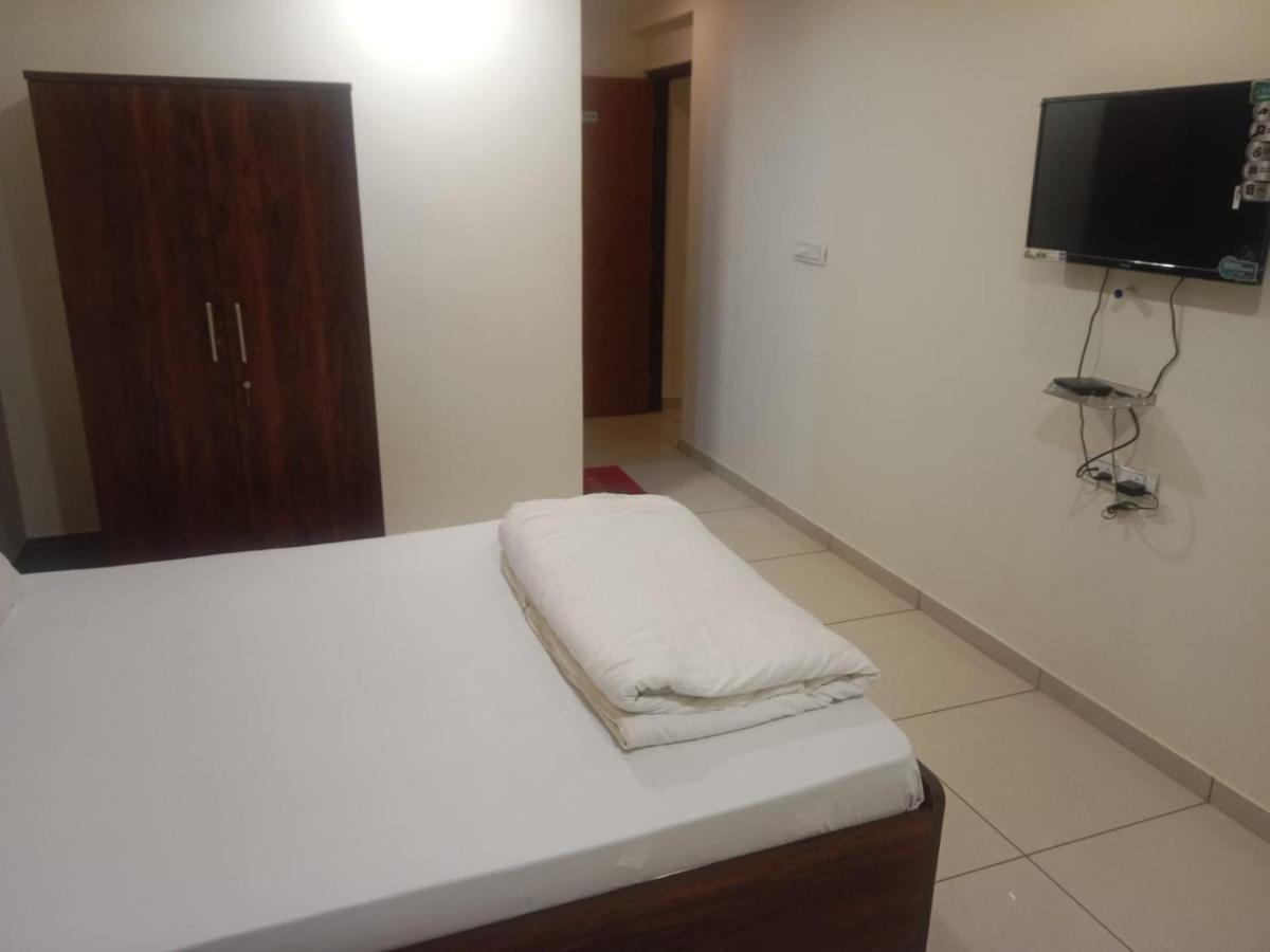 Hotel Shreeji'S กันตินาการ์ ภายนอก รูปภาพ