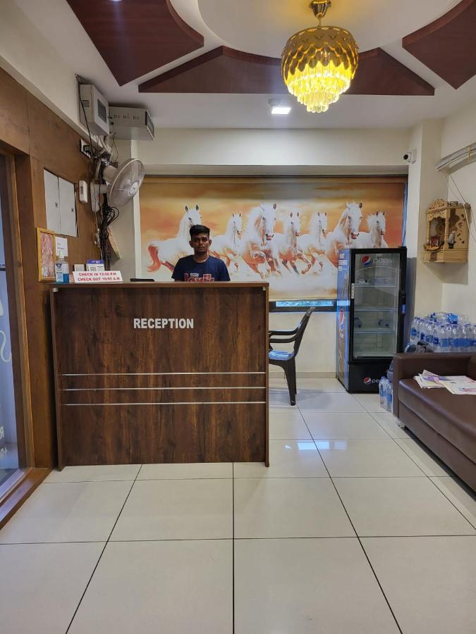 Hotel Shreeji'S กันตินาการ์ ภายนอก รูปภาพ