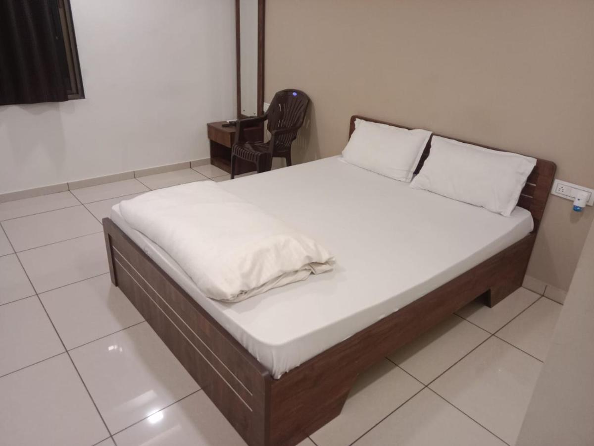 Hotel Shreeji'S กันตินาการ์ ภายนอก รูปภาพ