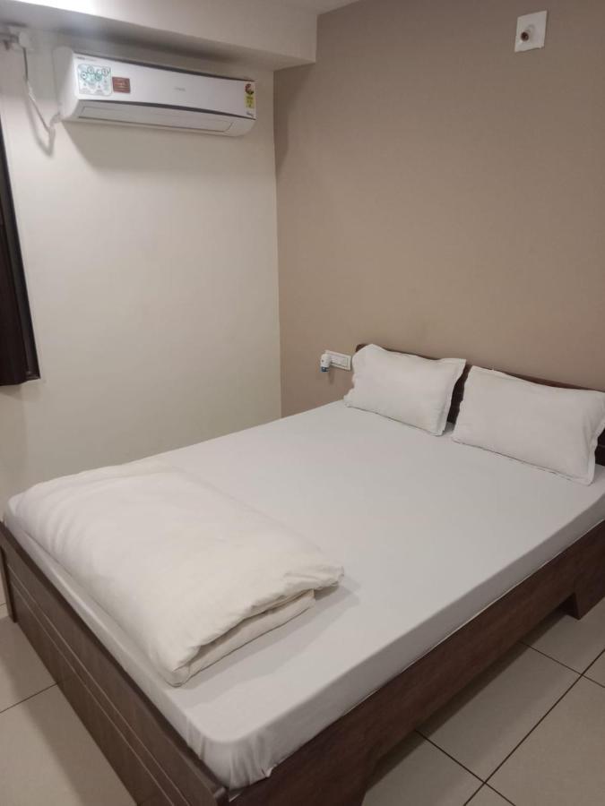 Hotel Shreeji'S กันตินาการ์ ภายนอก รูปภาพ