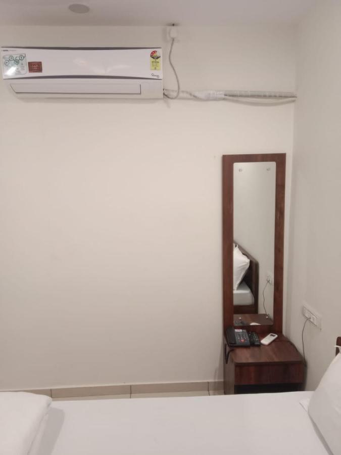 Hotel Shreeji'S กันตินาการ์ ภายนอก รูปภาพ