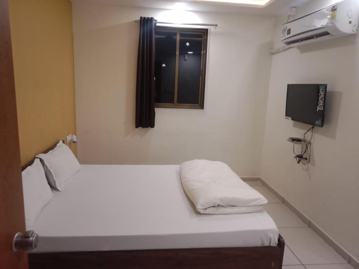 Hotel Shreeji'S กันตินาการ์ ภายนอก รูปภาพ