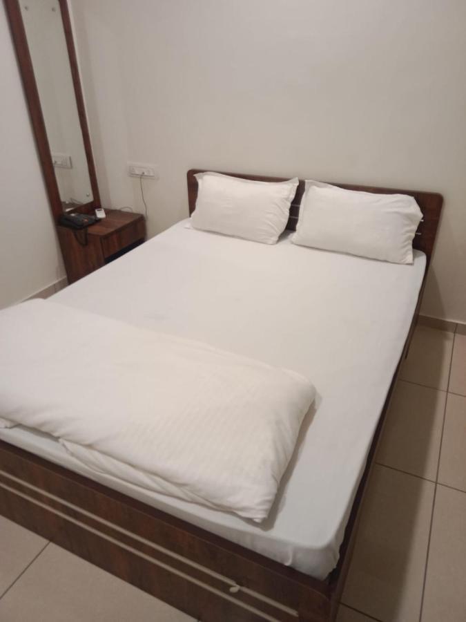 Hotel Shreeji'S กันตินาการ์ ภายนอก รูปภาพ